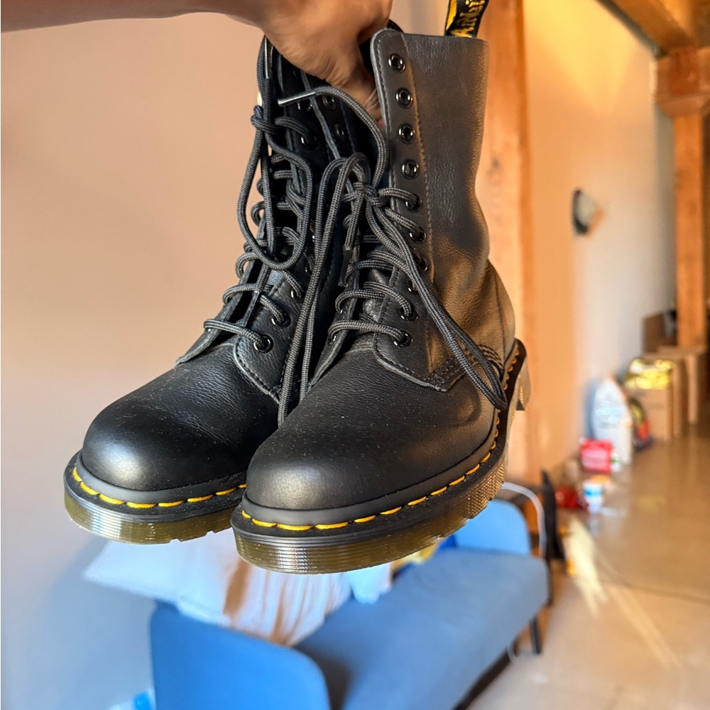 Dr. Martens 1460 Virginia Leather Boots (worn twice!!)